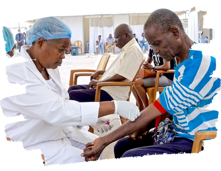 homme soigné par médecin